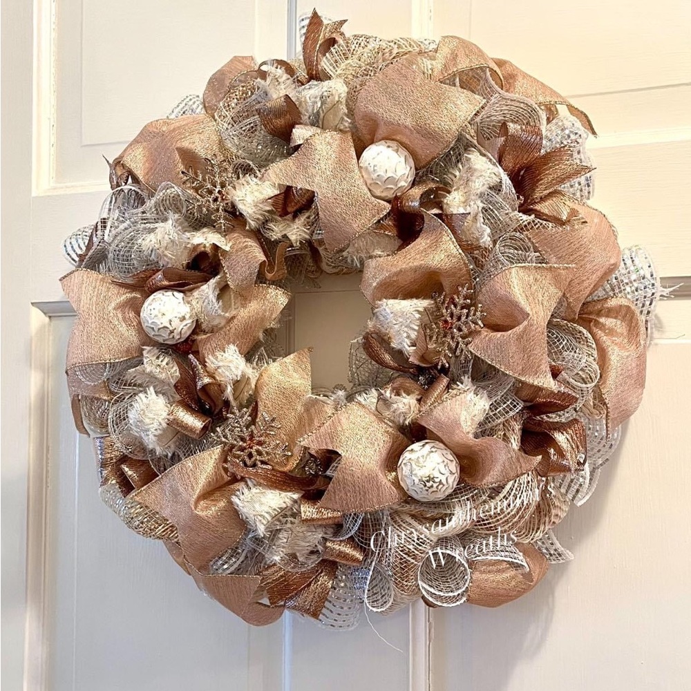 NWOT rose gold elegant wreath